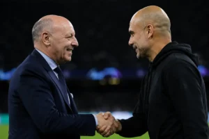 Beppe Marotta, presidente dell'Inter, e Pep Guardiola, manager del City, si stringono la mano