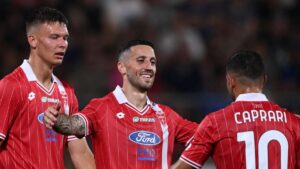 Monza squadra festeggia dopo un gol
