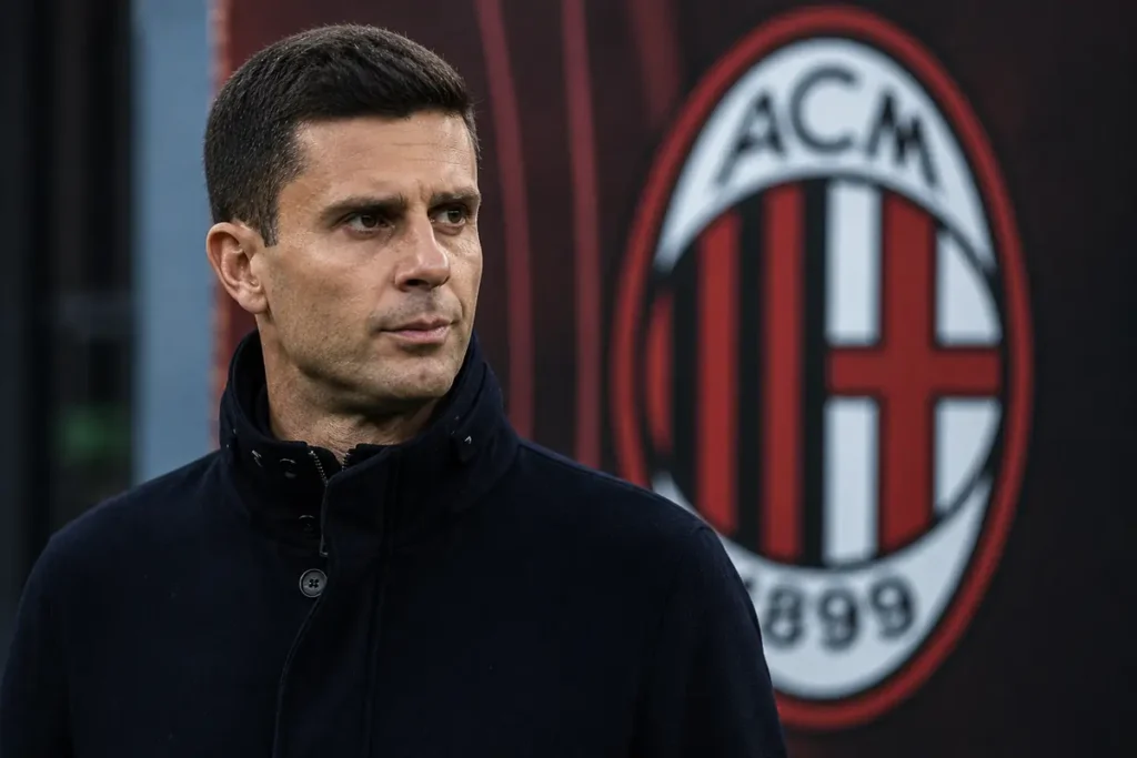 Motta con lo scudetto del Milan