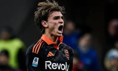 Nico Paz esulta dopo un suo gol