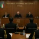 Aula del tribunale della FIGC, immagine creata con intelligenza artificiale