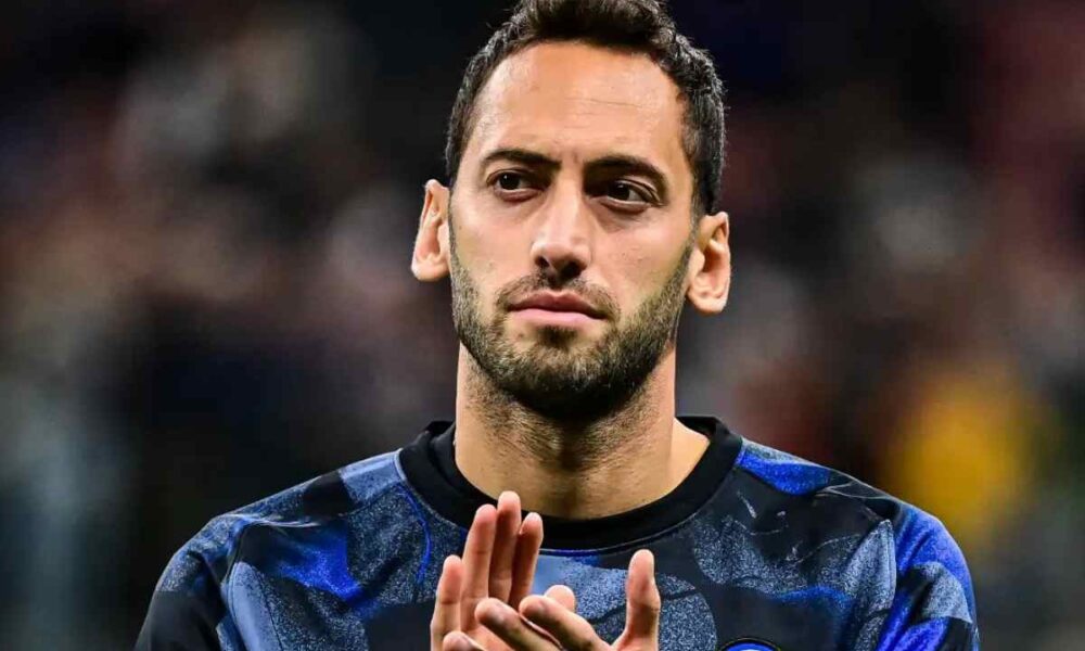 Calhanoglu, futuro in bilico all’Inter? L’agente svela: «Abbiamo un accordo con il Fenerbahce se Safi vince»