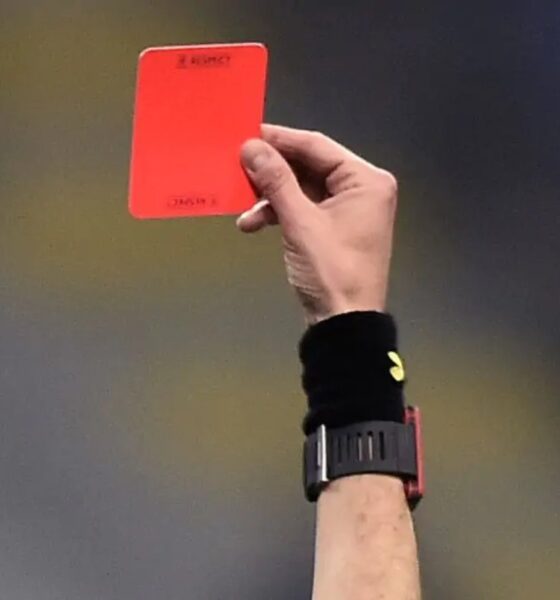 Cartellino rosso arbitro