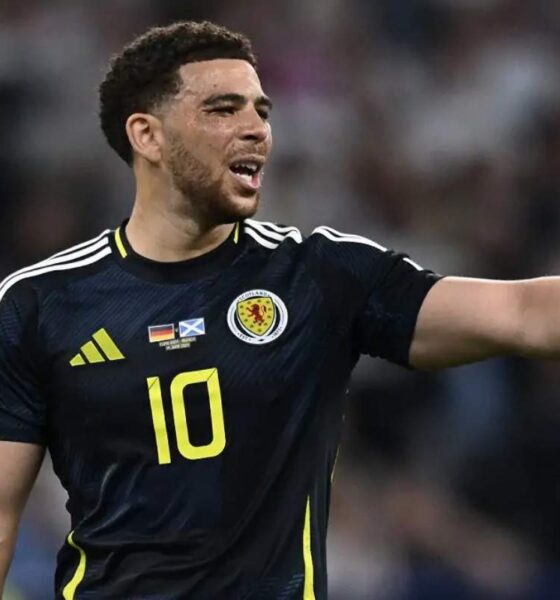 Che Adams Scozia per calcio