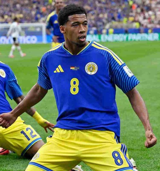 L'esultanza di Livano Comenencia dopo il suo gol in Germania Curacao