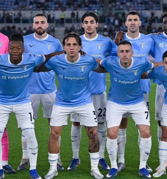 La formazione della Lazio schierata per la foto di squadra