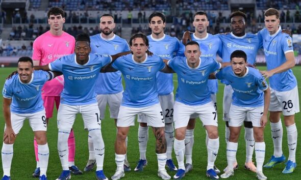 La formazione della Lazio schierata per la foto di squadra