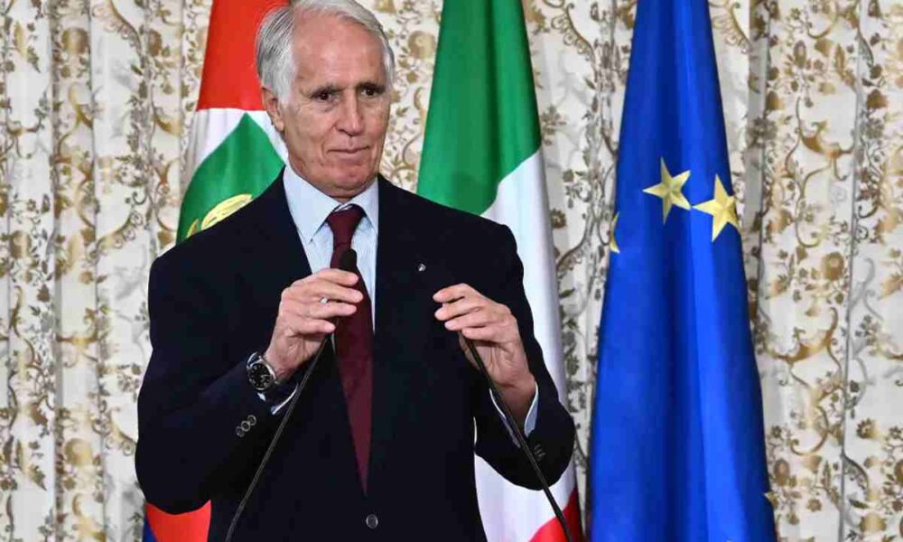 Elezioni FIGC, il giorno della scelta: Malagò favorito su Abete per il dopo Gravina. Tutto ciò che c’è da sapere