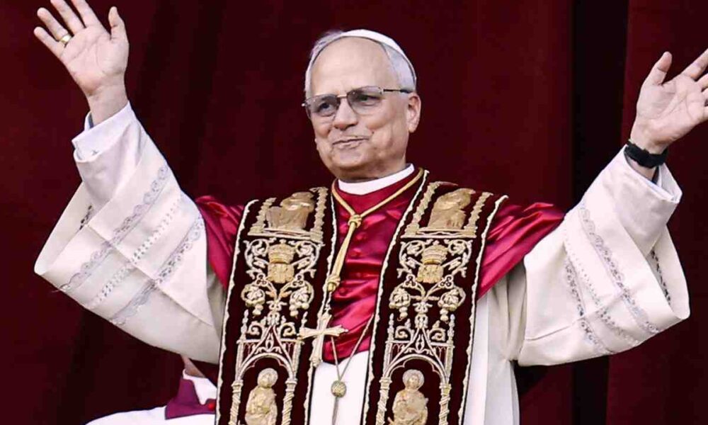 Papa Leone XIV: «Il Papa tifa per tutte le squadre, ma Prevost il Real Madrid». Da Benedetto XVI a Francesco e Giovanni Paolo II, il rapporto tra i Pontefici e il calcio