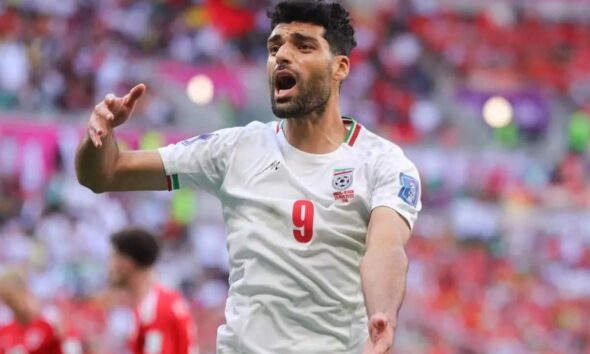Mehdi Taremi con la maglia dell'Iran