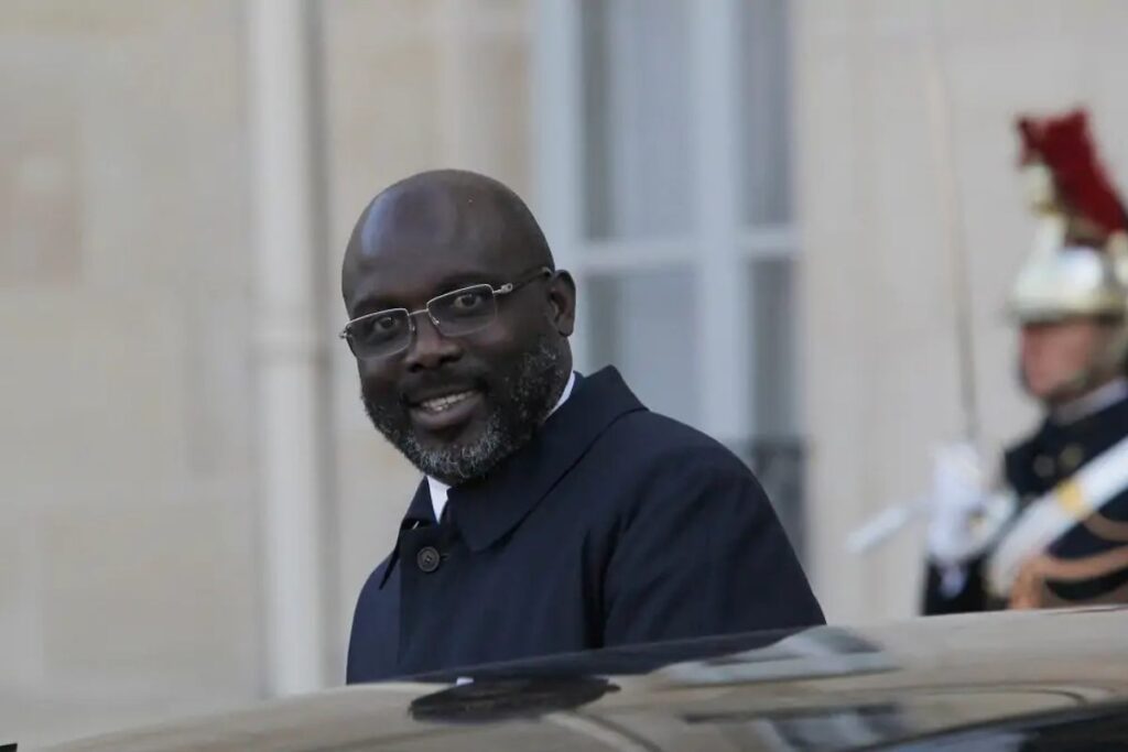 George Weah sorride