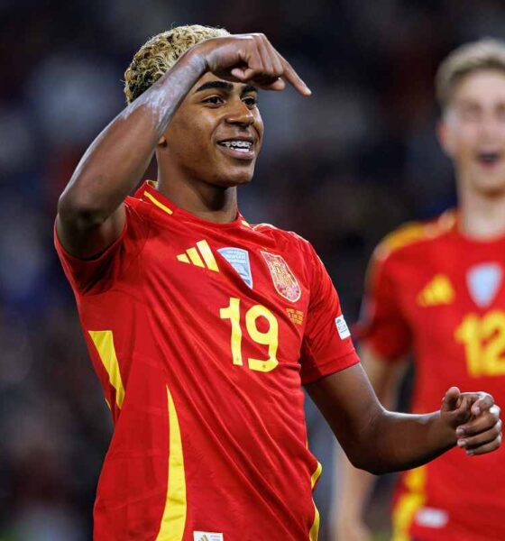 Lamine Yamal esulta dopo un suo gol in Spagna Francia