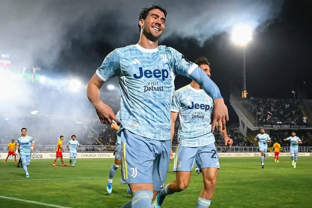 Dusan vlahovic Juventus esulta dopo gol