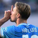Hojlund esulta con il Napoli