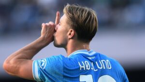 Hojlund esulta con il Napoli
