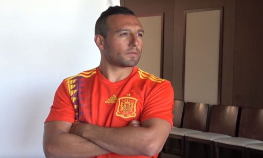 L’ultimo ballo del Mago col sorriso: Santi Cazorla dice addio al calcio