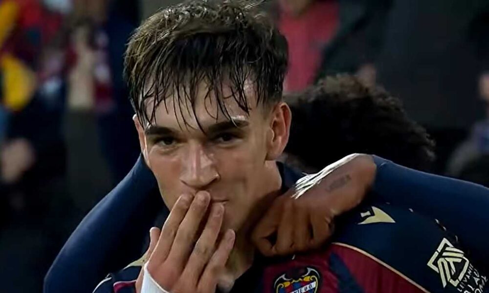 Il Bologna su Carlos Espí, nuovo nome per l’attacco: chi è il talento del Levante