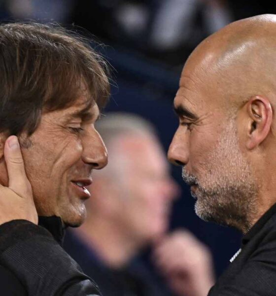 Il saluto tra Guardiola e Conte