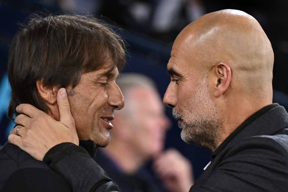 Il saluto tra Guardiola e Conte