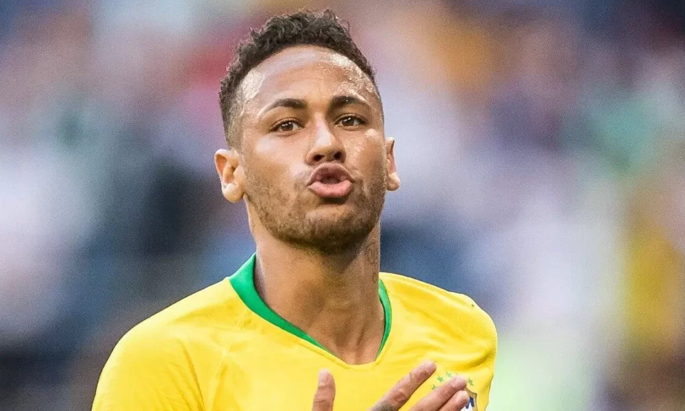Neymar trascina il Santos con una doppietta: in tribuna c’è anche Leao