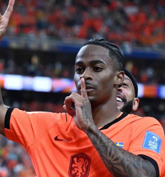 Summerville esulta dopo un suo gol in Olanda Svezia