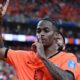 Summerville esulta dopo un suo gol in Olanda Svezia