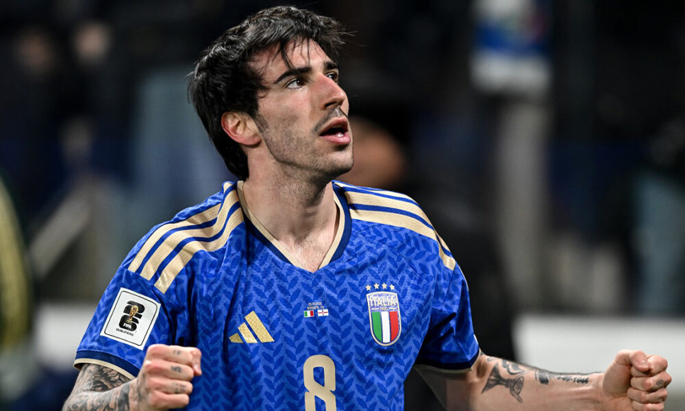 Sandro Tonali è ufficialmente un nuovo giocatore del Tottenham: «Sono molto felice di essere qui»
