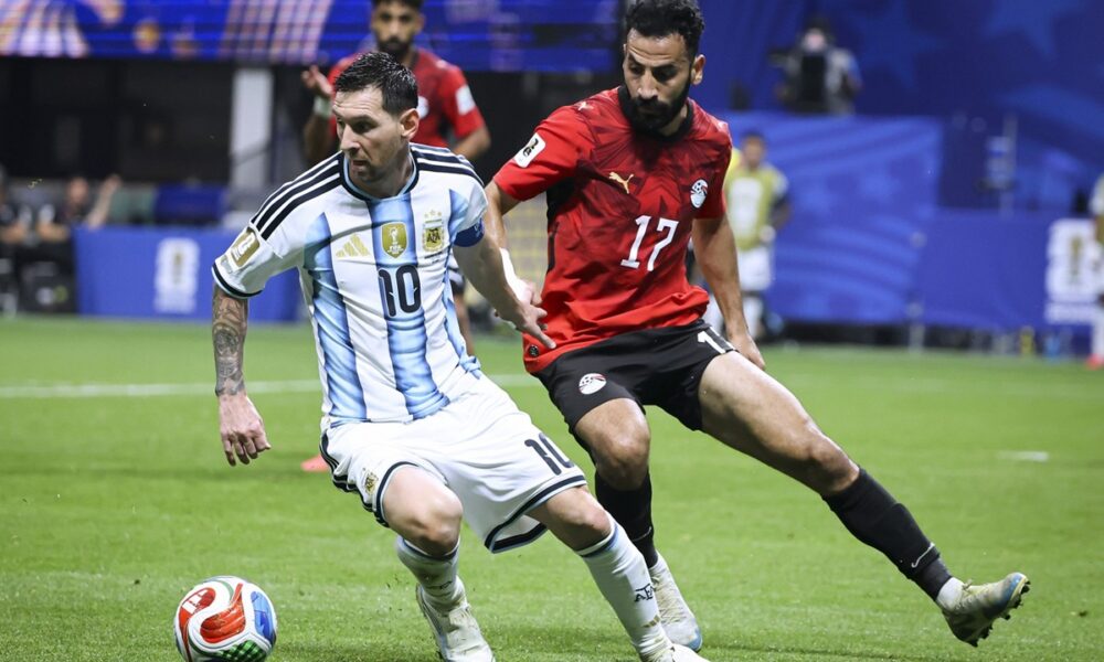 Caos Mondiali, l’Egitto presenta un esposto formale alla FIFA contro l’arbitro Letexier dopo il match con l’Argentina! La ricostruzione