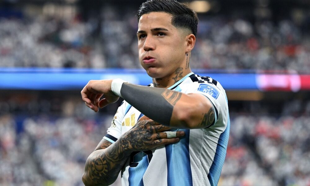 Svolta per il futuro di Enzo Fernandez dopo la scadenza della clausola verbale da 120 milioni! È stata svelata la nuova posizione del Chelsea