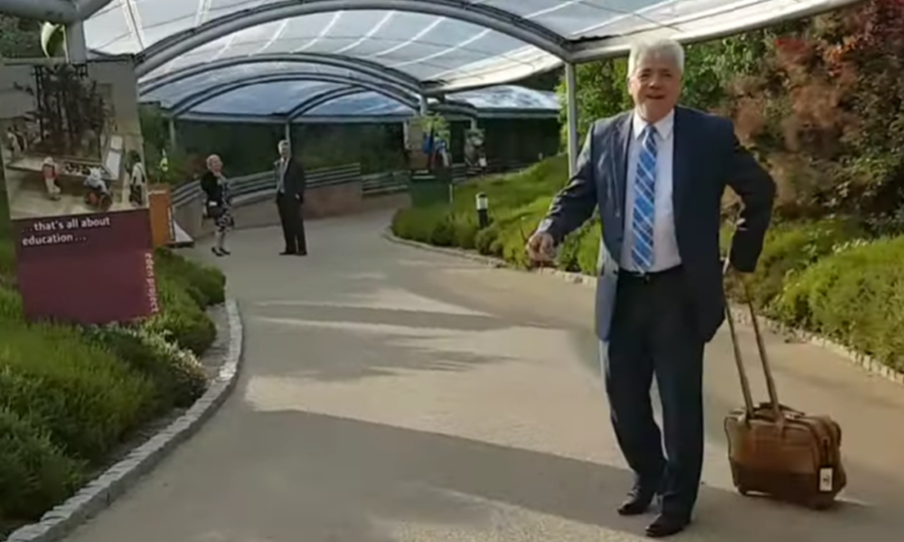 Kevin Keegan, leggenda del calcio inglese, è morto a 75 anni: il mondo del football piange “King Kev”