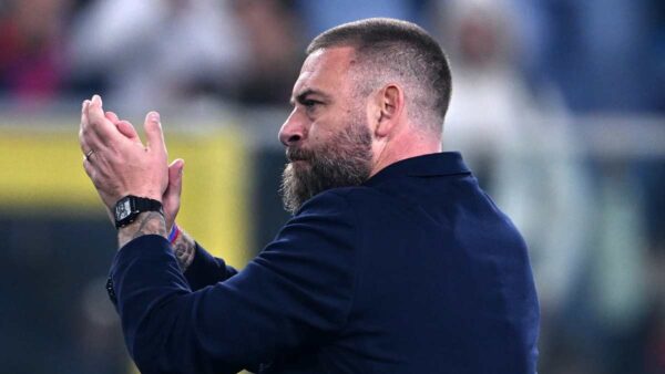 De Rossi applauso