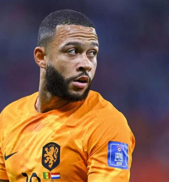 Memphis Depay con la maglia dell'Olanda