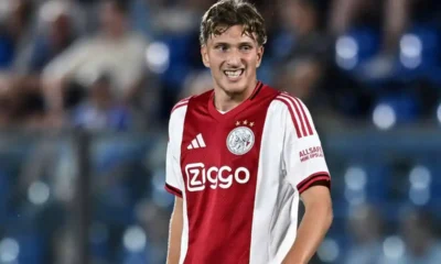 Mika Godts durante Ajax Como