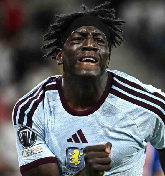 L'esultanza di Brian Madjo dopo il suo gol in PSG Aston Villa