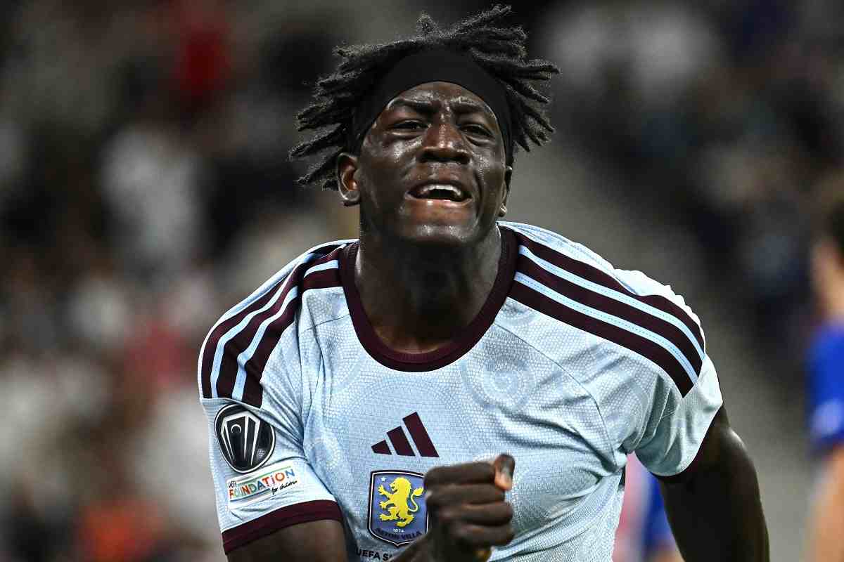 L'esultanza di Brian Madjo dopo il suo gol in PSG Aston Villa