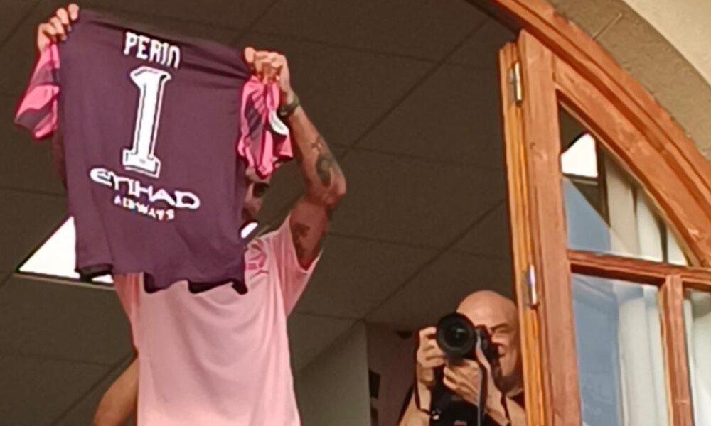 Perin, subito entusiasmo a Palermo: il Barbera accoglie il nuovo portiere rosanero – VIDEO
