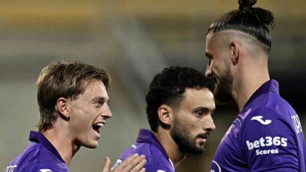 Esultanza Gudmundsson Fiorentina Benevento