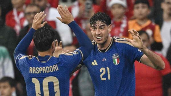 Bastoni Raspadori Turchia Italia per calcio