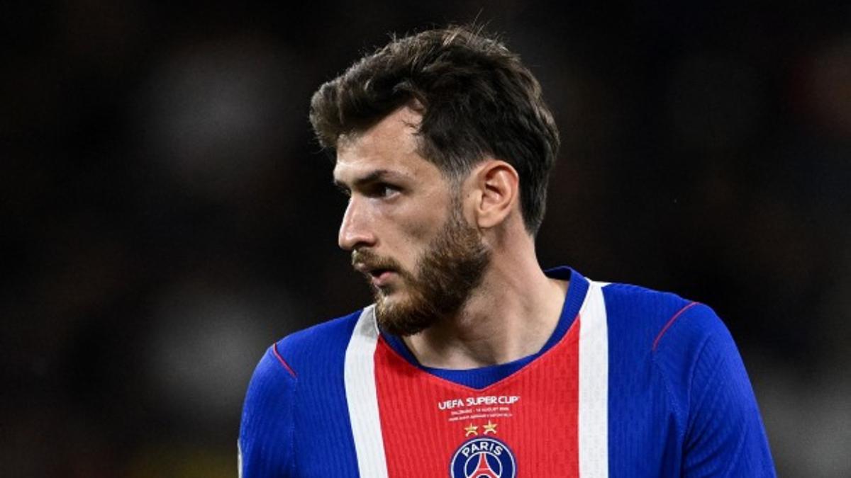 PSG, Kvaratskhelia shock: rottura del crociato e stagione finita! Il comunicato ufficiale, operazione imminente e altre due tegole per i parigini
