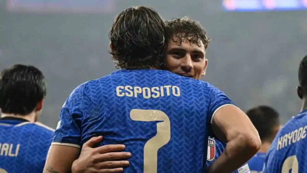 Pio Esposito Sebastiano abbraccio Turchia Italia per calcio