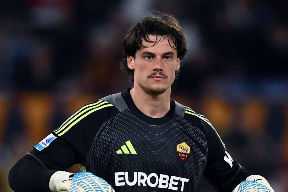 roma tegola svilar frattura al dito e stop di un mese per il portiere giallorosso ecco le partite che salter224 da Calcionews24.com roma tegola svilar frattura al dito e stop di un mese per il portiere giallorosso ecco le partite che salter224