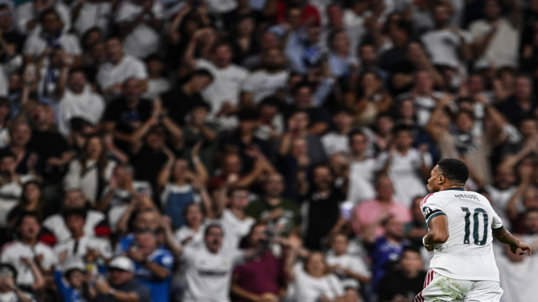 Clásico al Real Madrid: Mbappé firma il 100° gol e Mourinho sbanca il Camp Nou