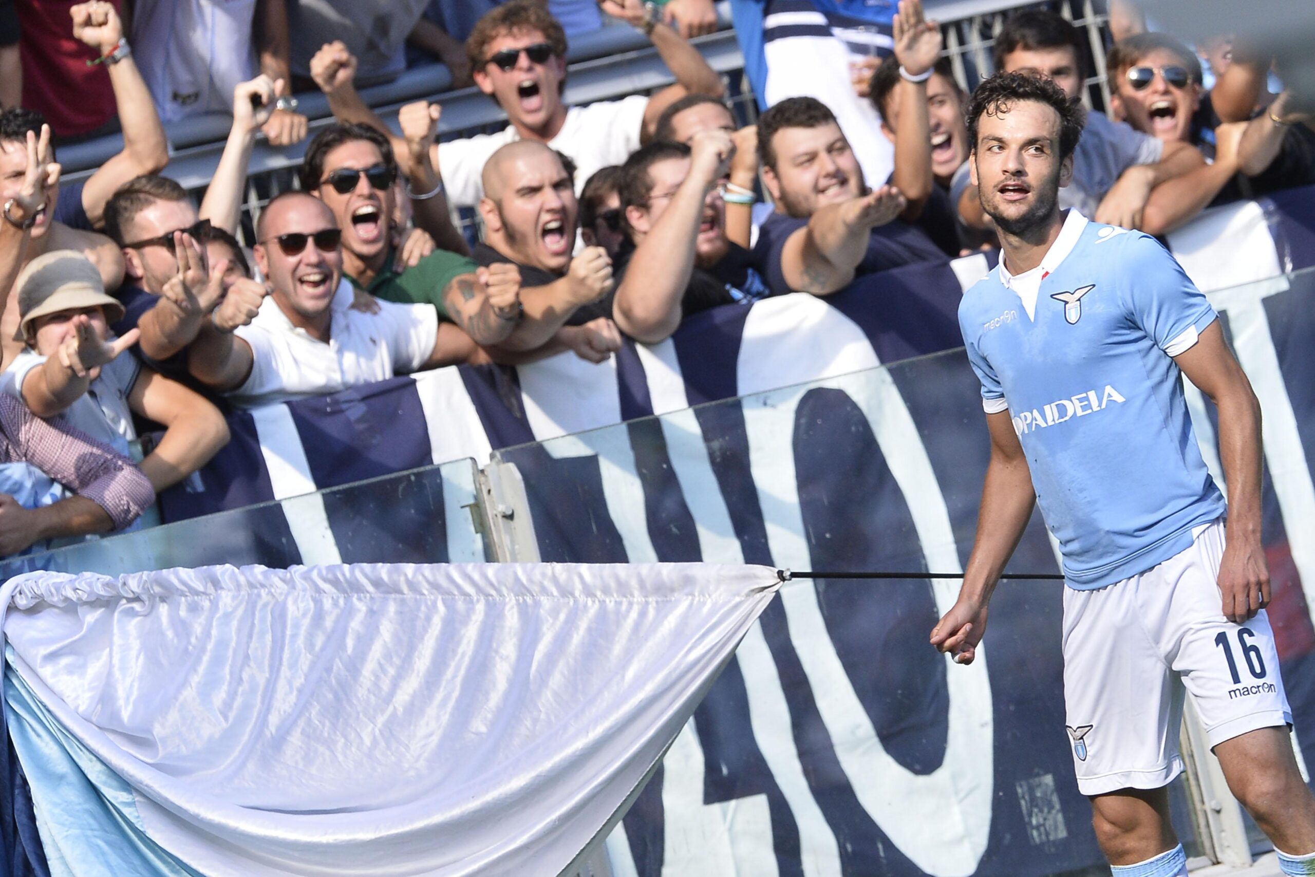 parolo esulta lazio settembre 2014 ifa scaled