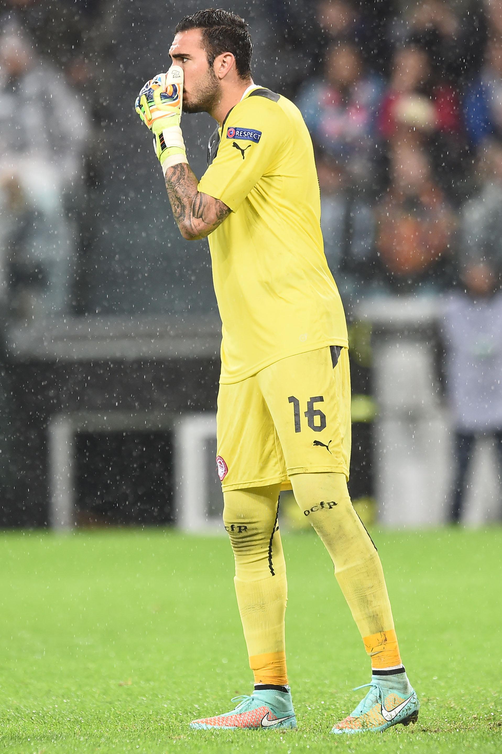 roberto giallo olympiacos champions league away novembre 2014 ifa