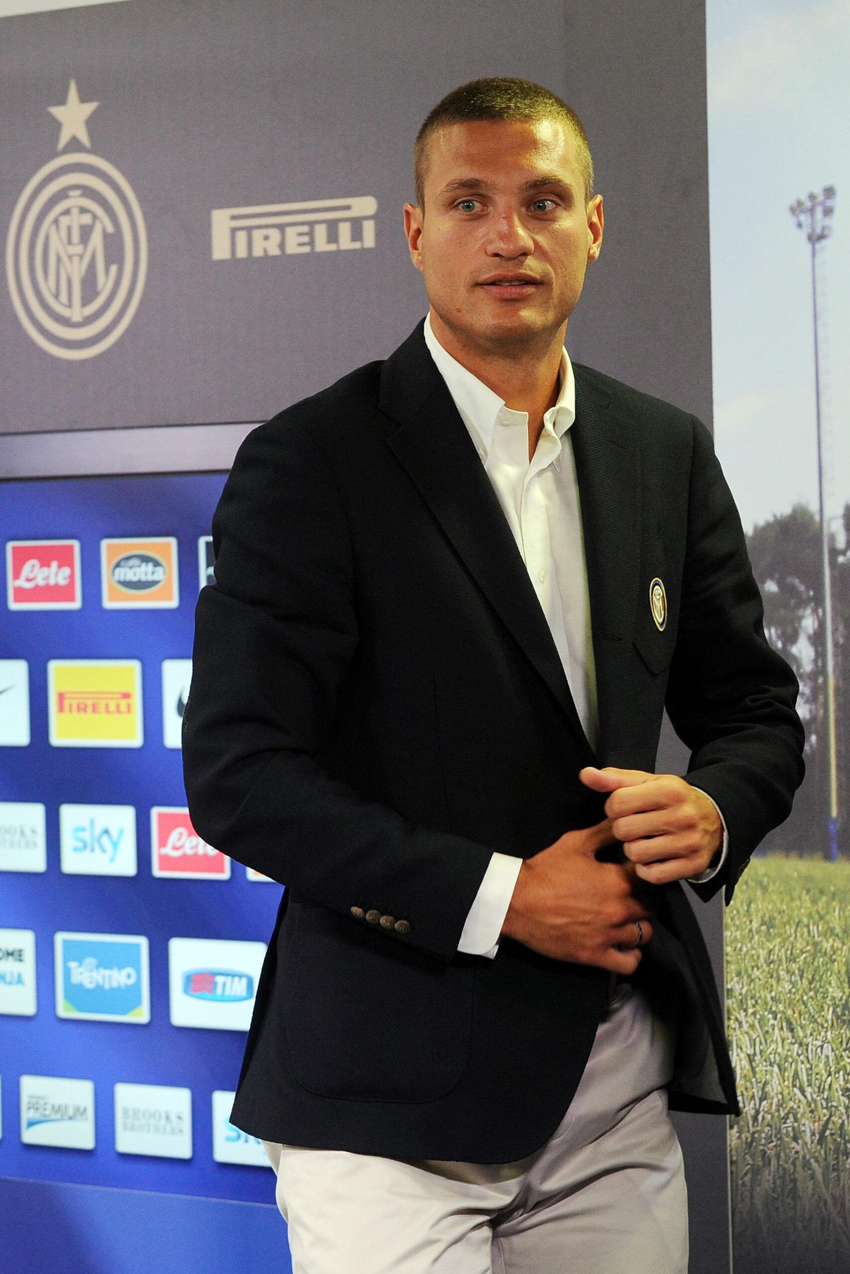 vidic elegante inter luglio 2014 ifa scaled