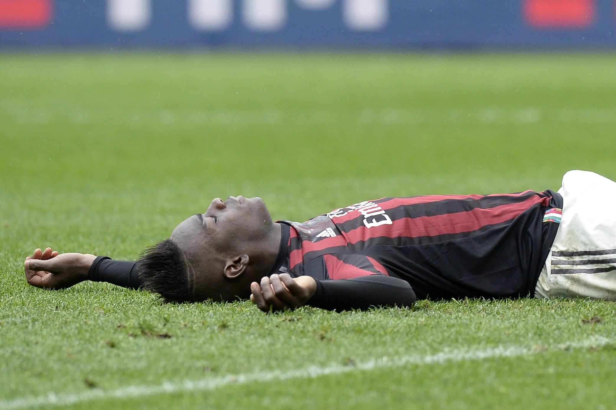 balotelli disteso milan maggio 2016 ifa