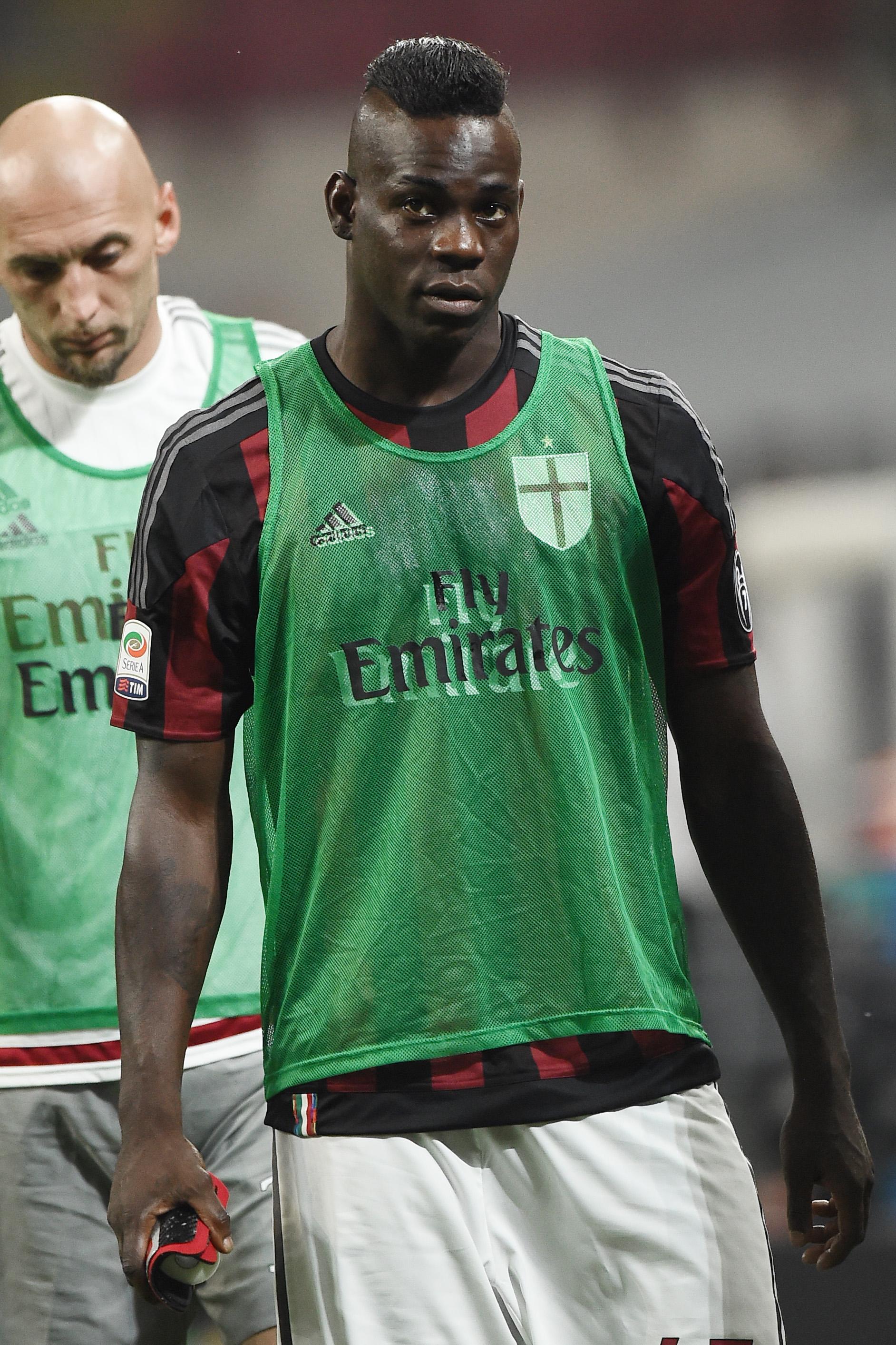 balotelli riscaldamento tris milan agosto 2015 ifa