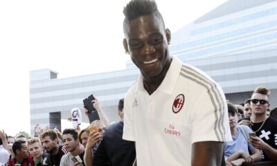 balotelli sorride milan settembre 2015 ifa