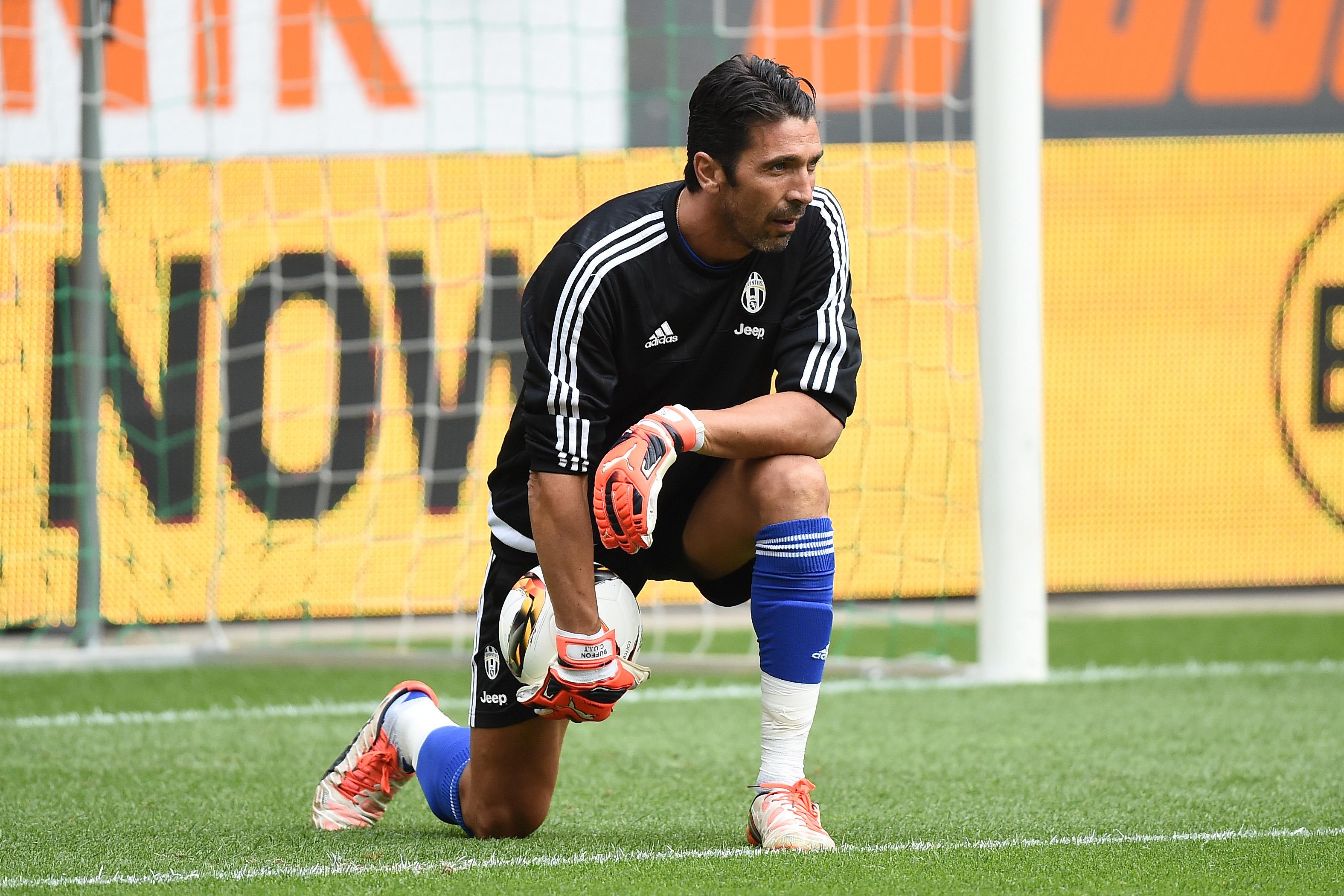 buffon riscaldamento bis juventus luglio 2015 ifa