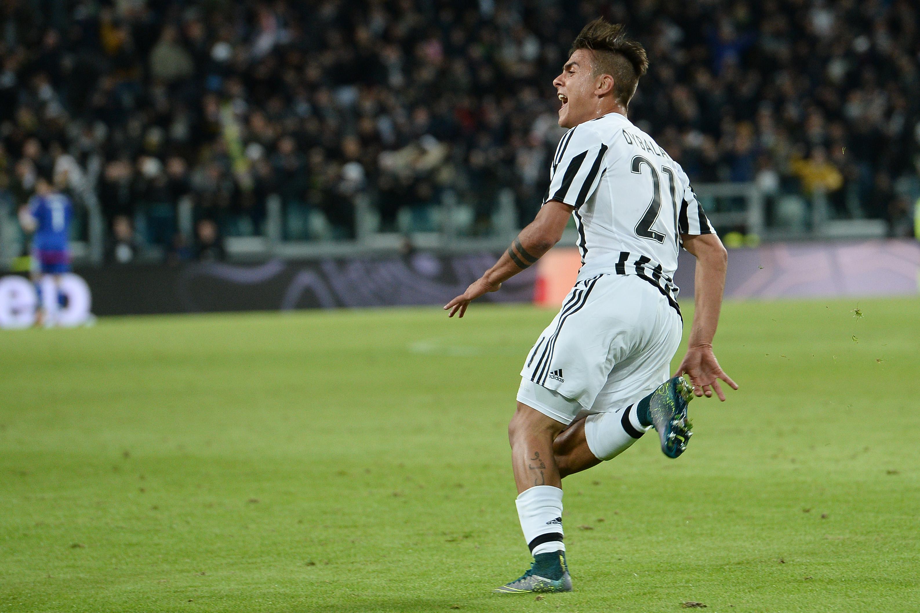 dybala esulta juventus novembre 2015 ifa